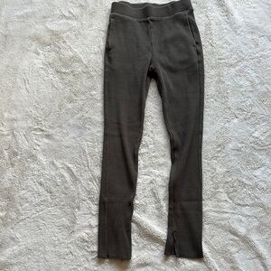 Uniqlo Ribbed Green Cotton Leggings – Size XS | Cozy Basics | Minimalist